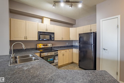 326 4304 139 Avenue, Edmonton, AB - Indoor Photo Showing Kitchen With Double Sink