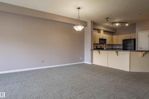 326 4304 139 Avenue, Edmonton, AB - Indoor Photo Showing Kitchen