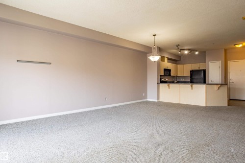 326 4304 139 Avenue, Edmonton, AB - Indoor Photo Showing Kitchen