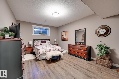 231 75 Street, Edmonton, AB - Indoor Photo Showing Bedroom