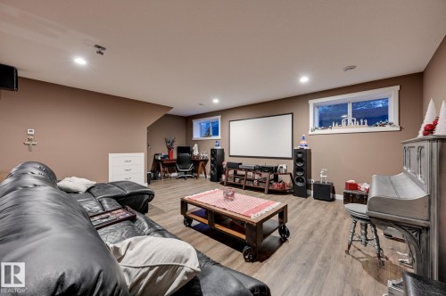 231 75 Street, Edmonton, AB - Indoor Photo Showing Other Room
