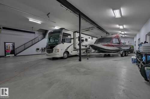 231 75 Street, Edmonton, AB - Indoor Photo Showing Garage