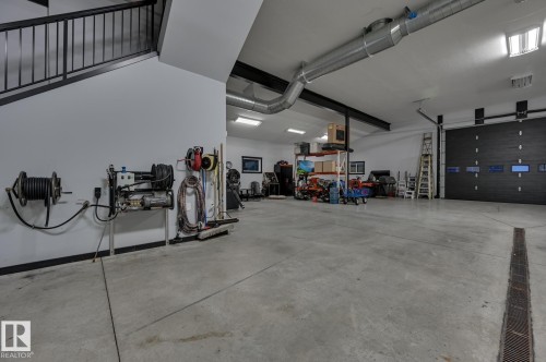 231 75 Street, Edmonton, AB - Indoor Photo Showing Garage