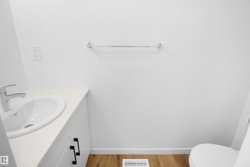 4362 Kinglet Drive, Edmonton, AB - Indoor Photo Showing Bathroom