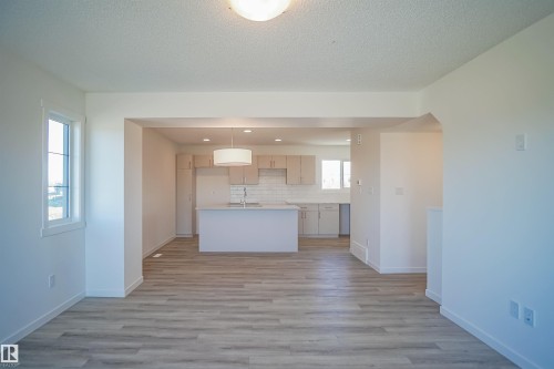 4189 Kinglet Drive, Edmonton, AB - Indoor Photo Showing Kitchen