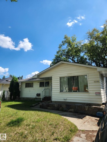View of front of home featuring a front lawn - 16203 88 Avenue, Edmonton, AB - Outdoor