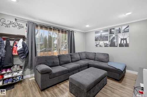 6014 120 Avenue, Edmonton, AB - Indoor Photo Showing Living Room