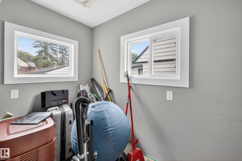 6014 120 Avenue, Edmonton, AB - Indoor Photo Showing Other Room
