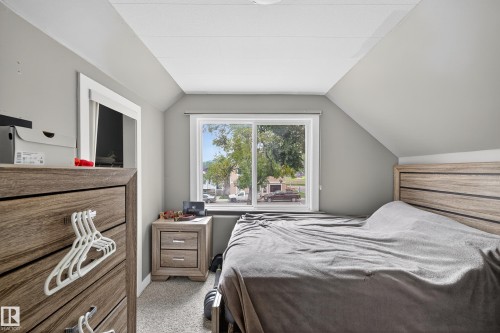 6014 120 Avenue, Edmonton, AB - Indoor Photo Showing Bedroom