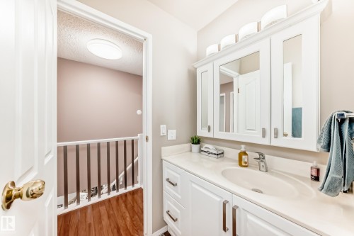 229 Warwick Road, Edmonton, AB - Indoor Photo Showing Bathroom