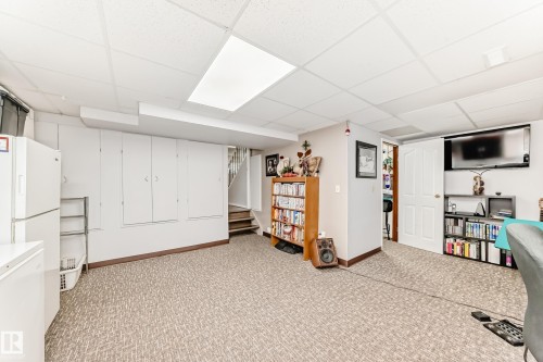229 Warwick Road, Edmonton, AB - Indoor