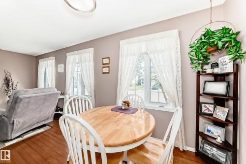 229 Warwick Road, Edmonton, AB - Indoor Photo Showing Dining Room