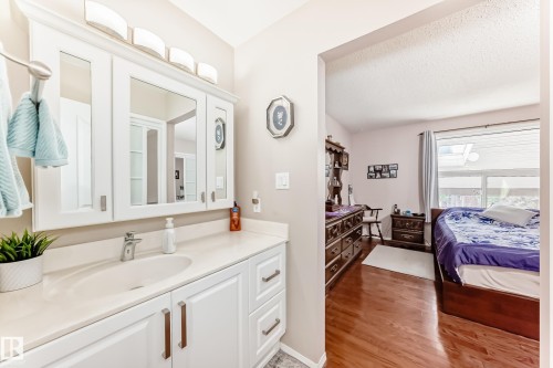 229 Warwick Road, Edmonton, AB - Indoor Photo Showing Bathroom