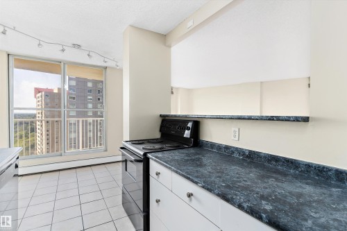 1401 12141 Jasper Avenue, Edmonton, AB - Indoor Photo Showing Kitchen
