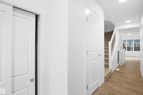 29 1430 Aster Way, Edmonton, AB - Indoor Photo Showing Other Room