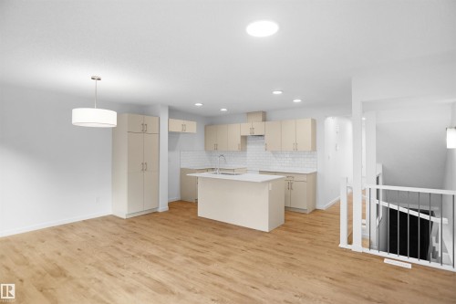 29 1430 Aster Way, Edmonton, AB - Indoor Photo Showing Kitchen