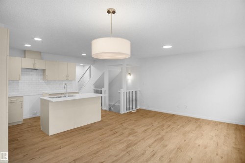 29 1430 Aster Way, Edmonton, AB - Indoor Photo Showing Kitchen