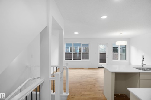 29 1430 Aster Way, Edmonton, AB - Indoor Photo Showing Other Room