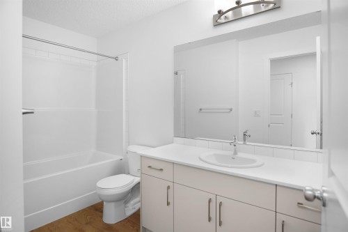 29 1430 Aster Way, Edmonton, AB - Indoor Photo Showing Bathroom