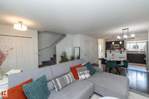 7409 22 Ave, Edmonton, AB - Indoor Photo Showing Living Room
