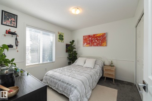 7409 22 Ave, Edmonton, AB - Indoor Photo Showing Bedroom