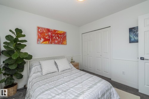 7409 22 Ave, Edmonton, AB - Indoor Photo Showing Bedroom