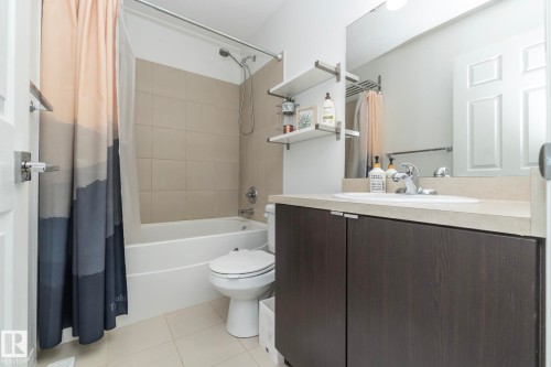 7409 22 Ave, Edmonton, AB - Indoor Photo Showing Bathroom