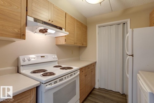 707 9917 110 Street, Edmonton, AB - Indoor Photo Showing Kitchen