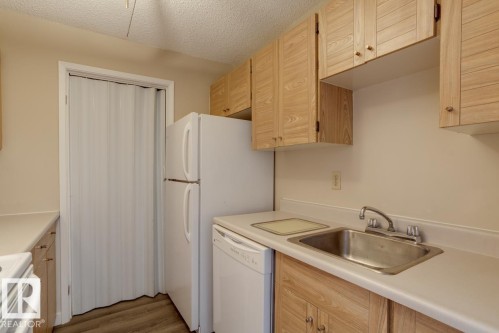 707 9917 110 Street, Edmonton, AB - Indoor Photo Showing Kitchen