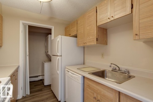 707 9917 110 Street, Edmonton, AB - Indoor Photo Showing Kitchen