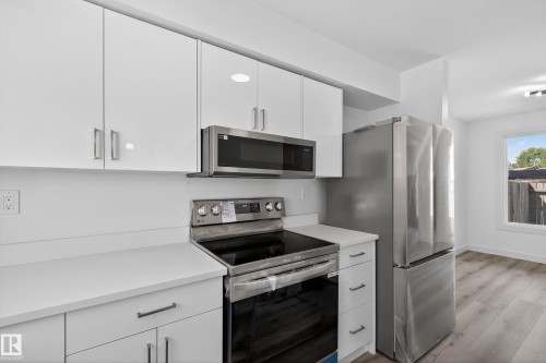 17136 100 Street, Edmonton, AB - Indoor Photo Showing Kitchen With Stainless Steel Kitchen