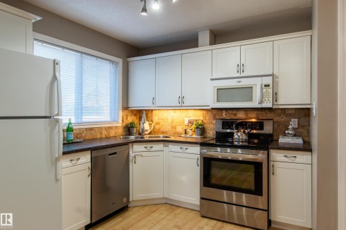 8916 148 Street, Edmonton, AB - Indoor Photo Showing Kitchen