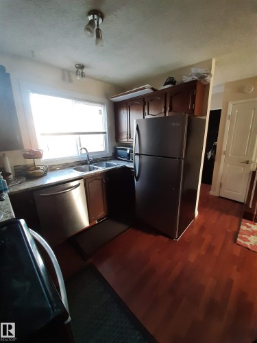 1068 Lakewood Road N, Edmonton, AB - Indoor Photo Showing Kitchen With Double Sink