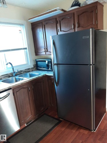 1068 Lakewood Road N, Edmonton, AB - Indoor Photo Showing Kitchen With Double Sink