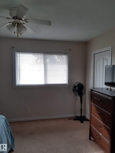 1068 Lakewood Road N, Edmonton, AB - Indoor