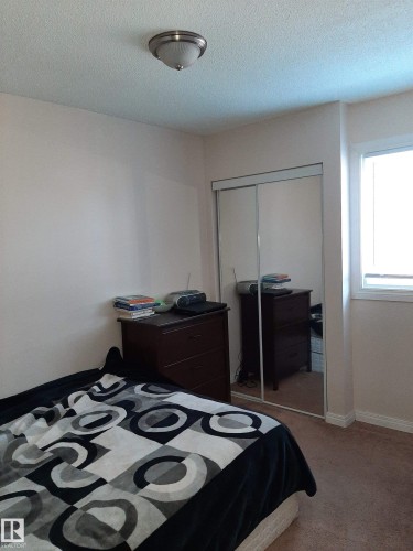 1068 Lakewood Road N, Edmonton, AB - Indoor Photo Showing Bedroom