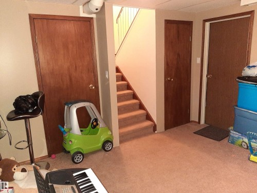 1068 Lakewood Road N, Edmonton, AB - Indoor