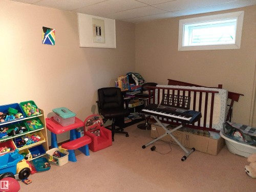 1068 Lakewood Road N, Edmonton, AB - Indoor