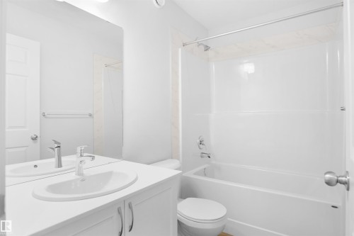 2124 210 Street, Edmonton, AB - Indoor Photo Showing Bathroom