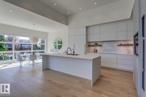 682 Howatt Drive, Edmonton, AB - Indoor Photo Showing Kitchen