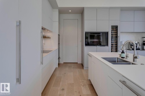 682 Howatt Drive, Edmonton, AB - Indoor Photo Showing Kitchen With Double Sink