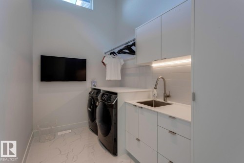 682 Howatt Drive, Edmonton, AB - Indoor Photo Showing Laundry Room