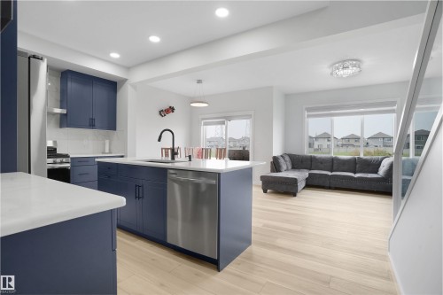 1664 27 Street, Edmonton, AB - Indoor Photo Showing Kitchen With Upgraded Kitchen