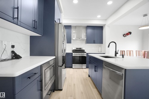 1664 27 Street, Edmonton, AB - Indoor Photo Showing Kitchen With Upgraded Kitchen