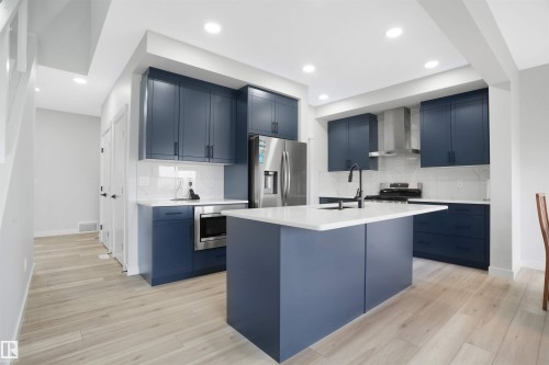 1664 27 Street, Edmonton, AB - Indoor Photo Showing Kitchen With Upgraded Kitchen