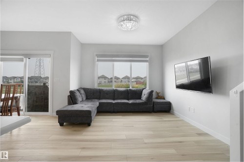 1664 27 Street, Edmonton, AB - Indoor Photo Showing Living Room