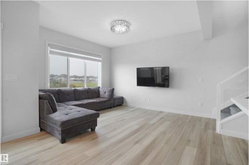 1664 27 Street, Edmonton, AB - Indoor Photo Showing Living Room