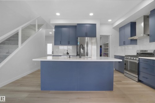 1664 27 Street, Edmonton, AB - Indoor Photo Showing Kitchen With Upgraded Kitchen