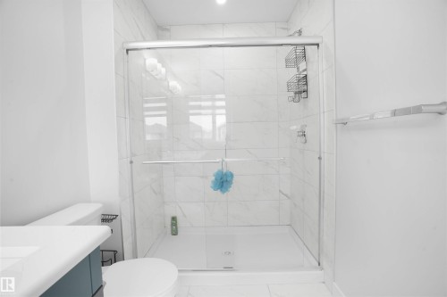 1664 27 Street, Edmonton, AB - Indoor Photo Showing Bathroom