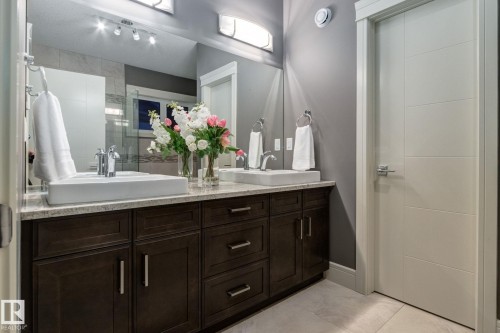 4096 Whispering River Drive, Edmonton, AB - Indoor Photo Showing Bathroom